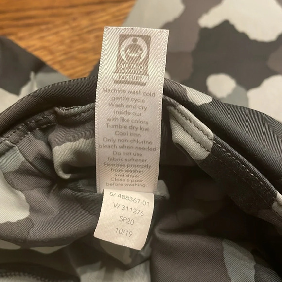 Athleta Ultimate Stash Pocket Camo 7/8 Tight Leggings Size 2X - Picture 6 of 9